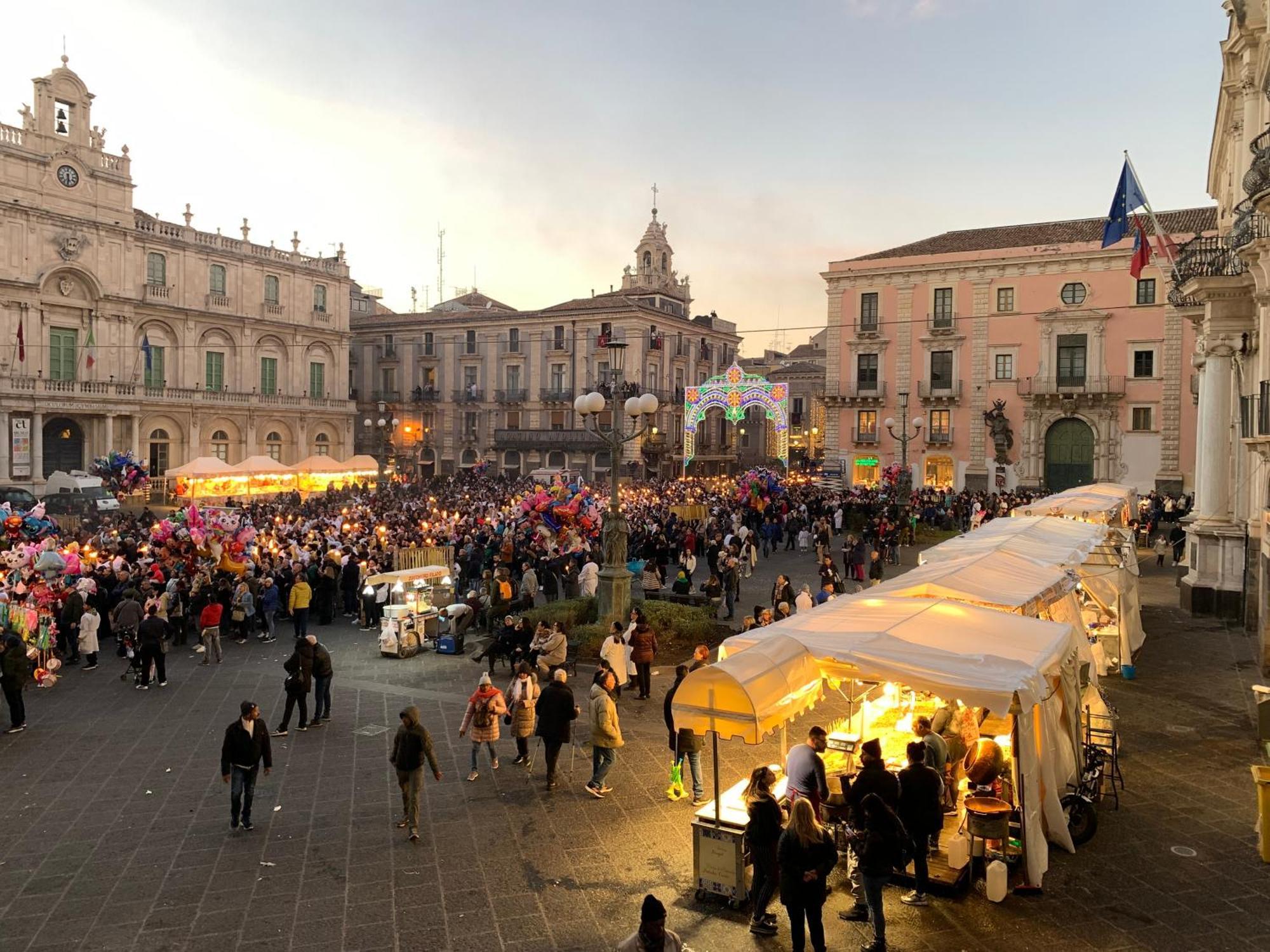 La Suite Di Piazza Dell'Universita كاتانيا المظهر الخارجي الصورة